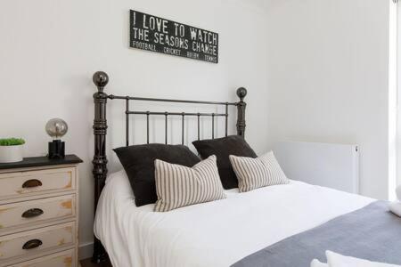 Holiday home Charming Bolthole 400m To